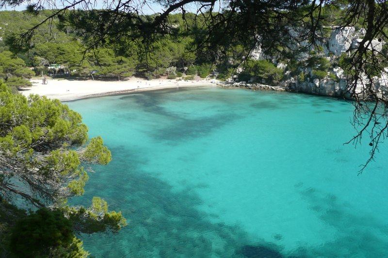 Aguas turquesas y costa de Cala Macarella, Menorca